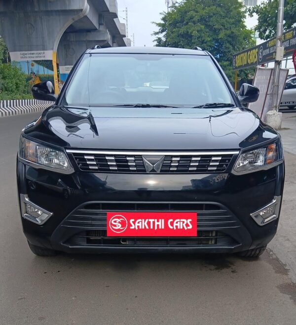 MAHINRA XUV300 W6-2023